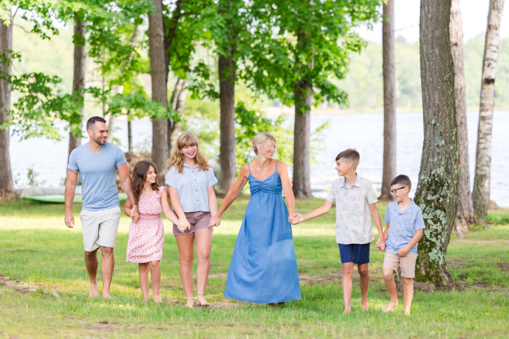 minocqua family photo session by the lake